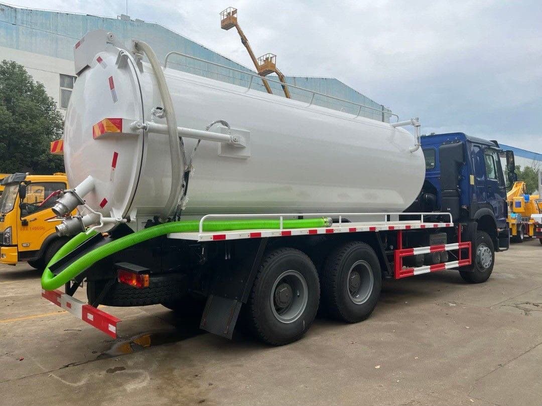 Vacuum Tanker Services 3