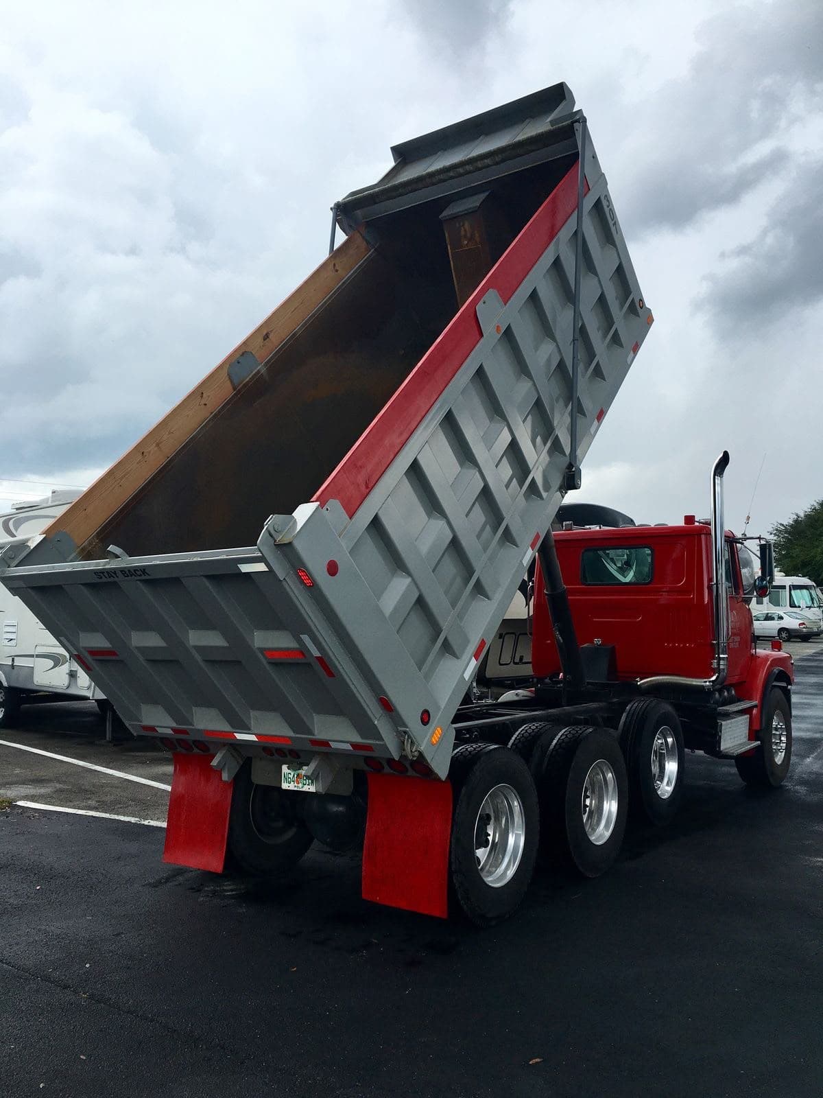 Reliable Dump Truck Suppliers in UAE 2