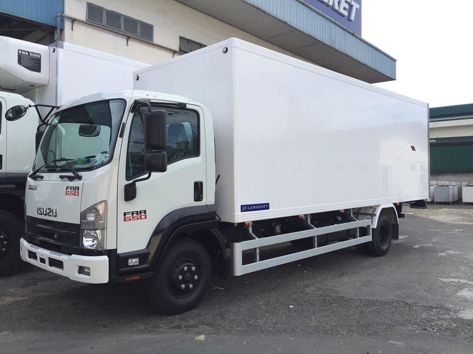 Light Truck Material Transportation in UAE 3